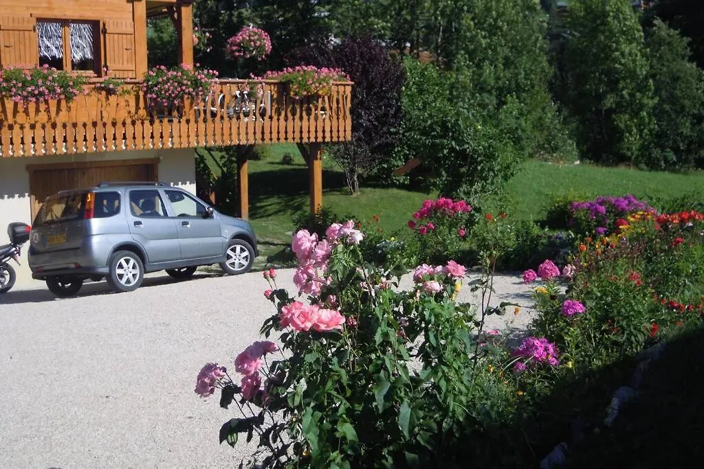 Apartment A4 Km De Megeve Tres Joli Studio Avec Jacuzzi ,Vue Sur Les Montagnes Au Calme Praz-sur-Arly France