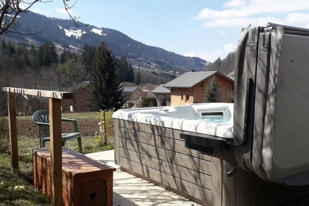 A4 Km De Megeve Tres Joli Studio Avec Jacuzzi ,Vue Sur Les Montagnes Au Calme Praz-sur-Arly 0*,