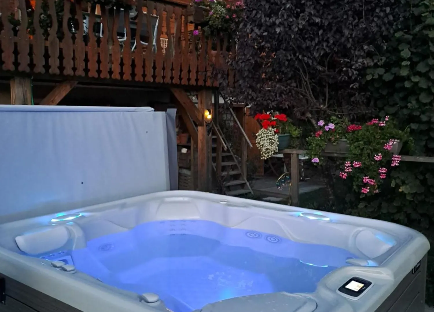 A4 Km De Megeve Tres Joli Studio Avec Jacuzzi ,Vue Sur Les Montagnes Au Calme Praz-sur-Arly 0*,