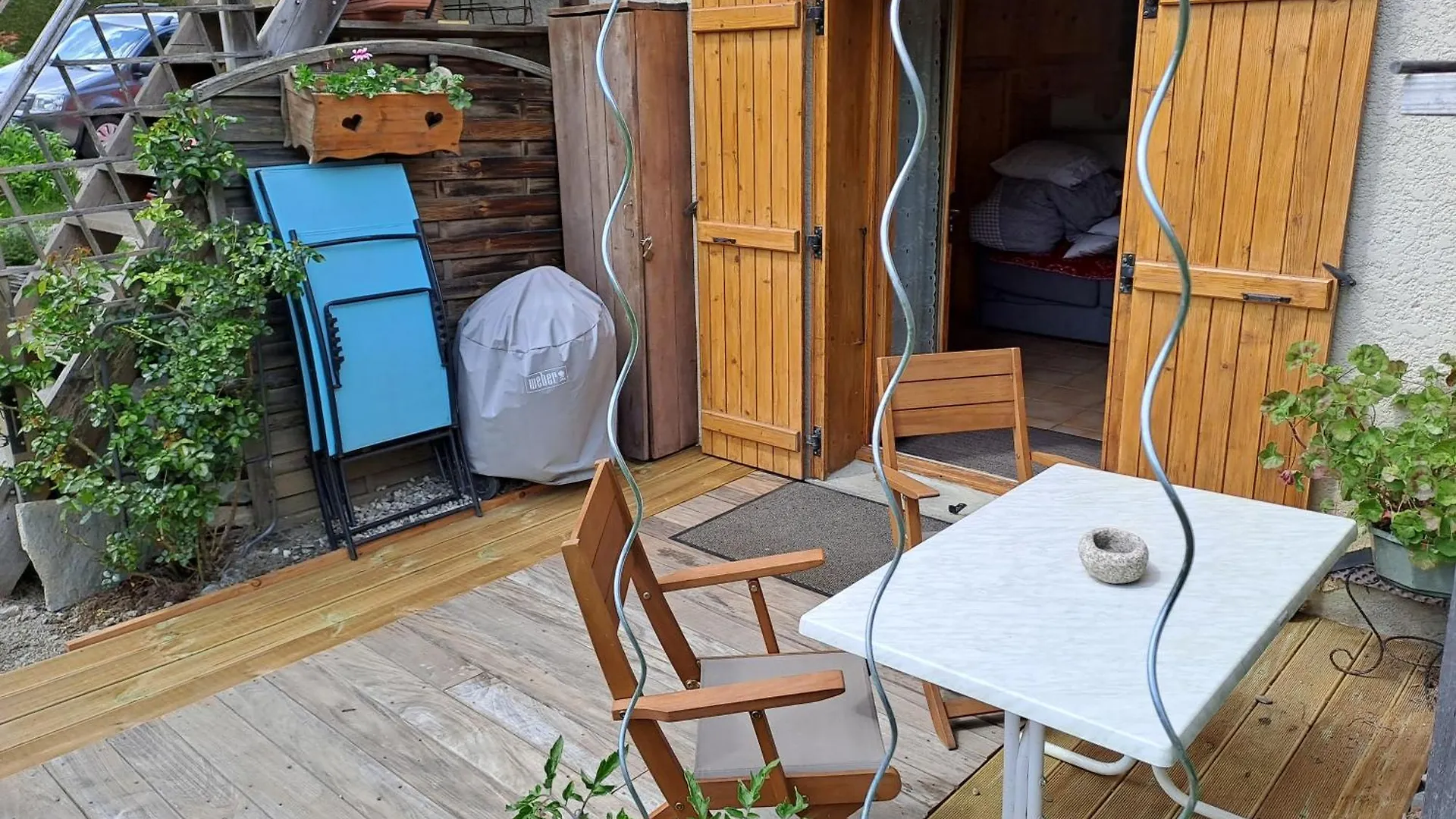 A4 Km De Megeve Tres Joli Studio Avec Jacuzzi ,Vue Sur Les Montagnes Au Calme contacts